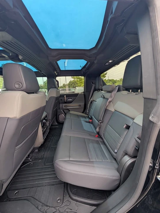 2024 GMC Hummer EV - Image 8 of 10