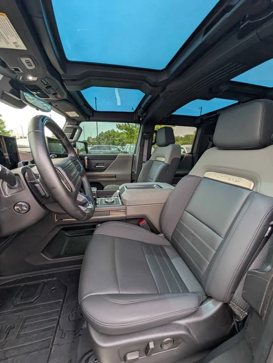 2024 GMC Hummer EV - Image 9 of 10