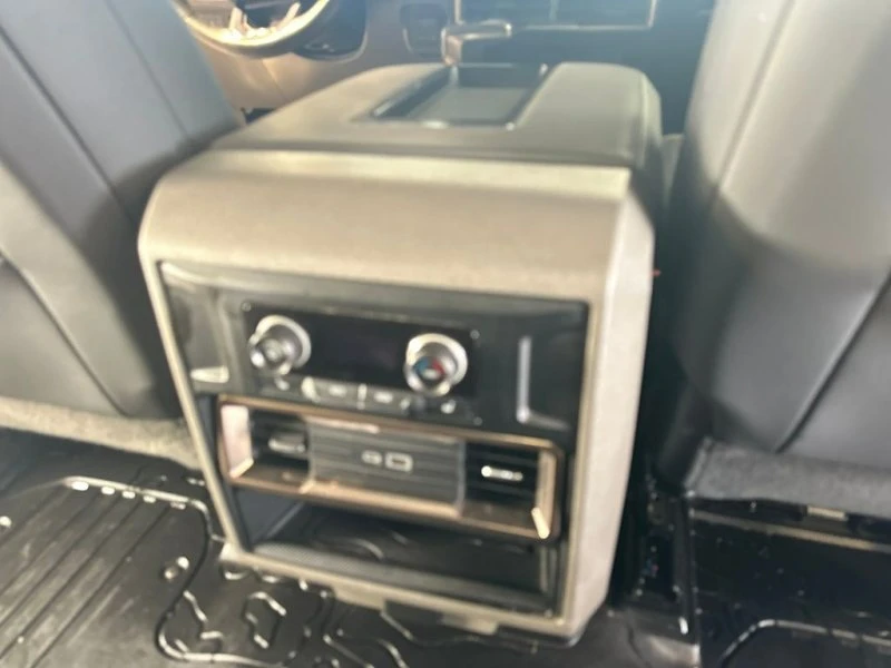 2024 GMC Hummer EV - Image 18 of 19