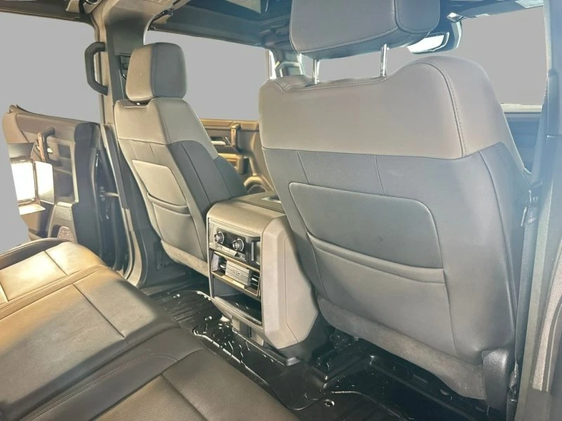 2024 GMC Hummer EV - Image 17 of 19