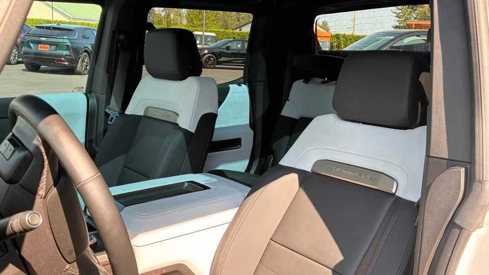 2024 GMC Hummer EV - Image 5 of 9