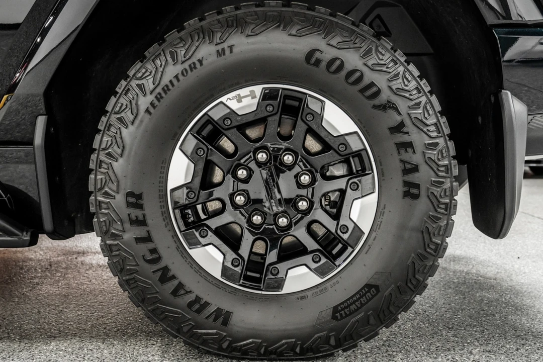 2024 GMC Hummer EV - Image 10 of 21