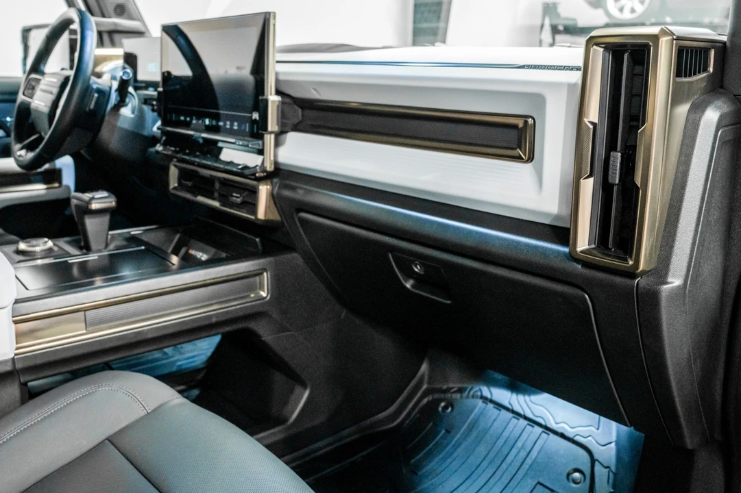 2024 GMC Hummer EV - Image 13 of 21
