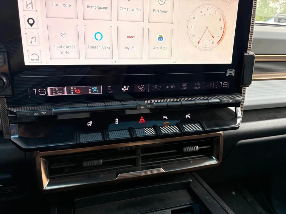 2024 GMC Hummer EV - Image 19 of 20