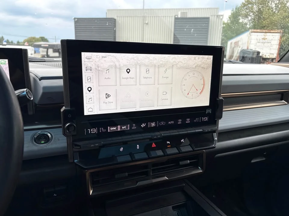2024 GMC Hummer EV - Image 18 of 20