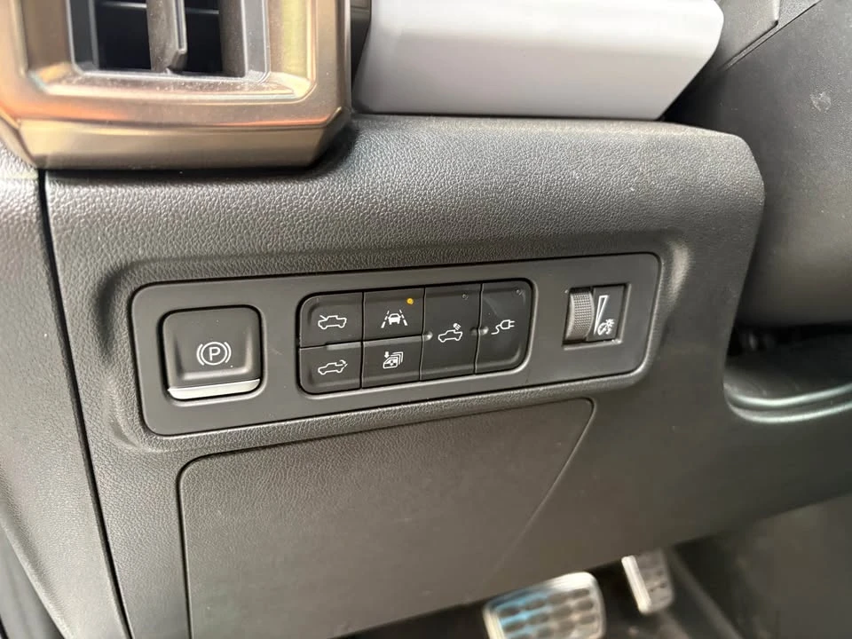 2024 GMC Hummer EV - Image 16 of 20