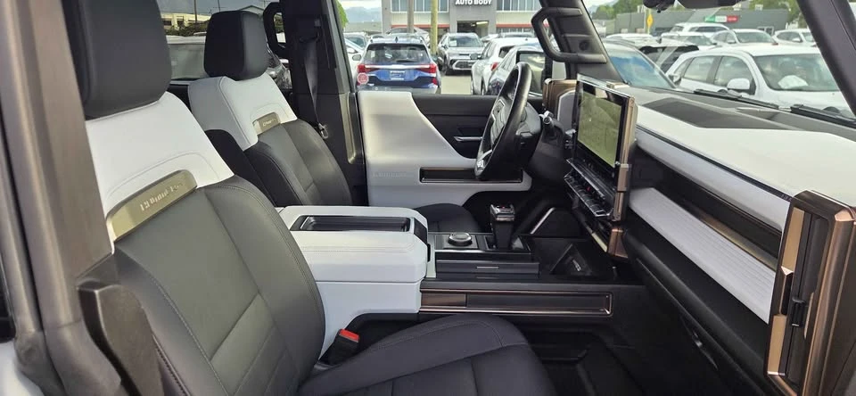 2024 GMC Hummer EV - Image 4 of 7