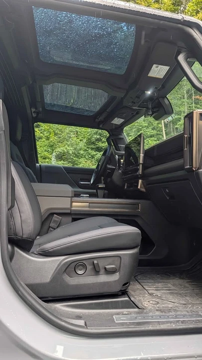 2024 GMC Hummer EV - Image 6 of 9