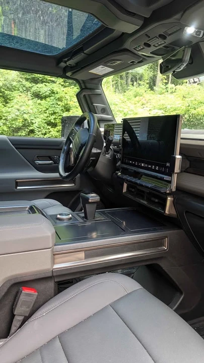 2024 GMC Hummer EV - Image 5 of 9