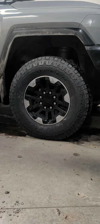2024 GMC Hummer EV - Image 9 of 9