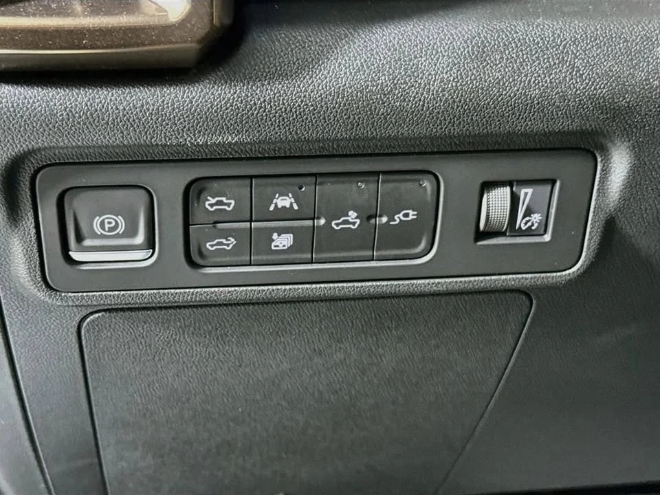 2024 GMC Hummer EV - Image 9 of 20