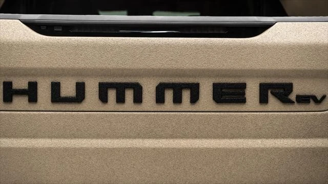 2024 GMC Hummer EV - Image 12 of 21