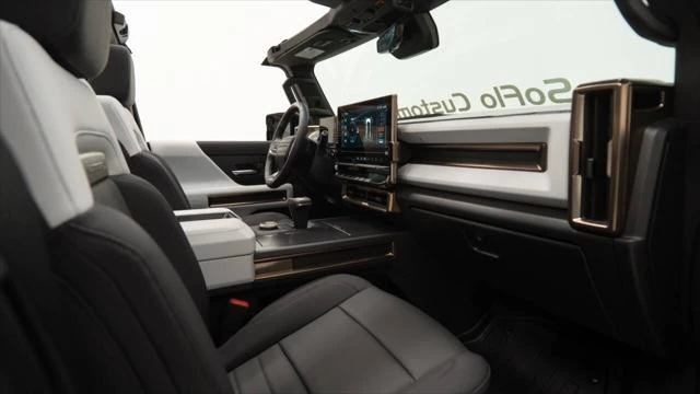 2024 GMC Hummer EV - Image 15 of 18