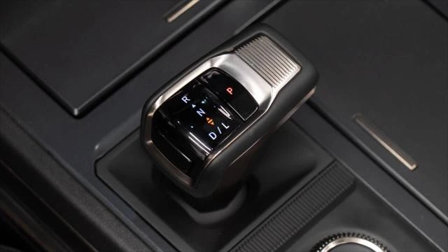 2024 GMC Hummer EV - Image 18 of 18