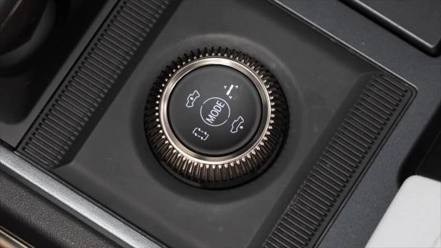 2024 GMC Hummer EV - Image 17 of 18