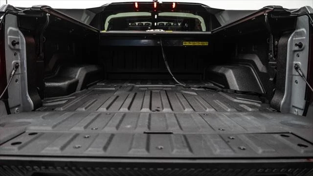 2024 GMC Hummer EV - Image 12 of 31