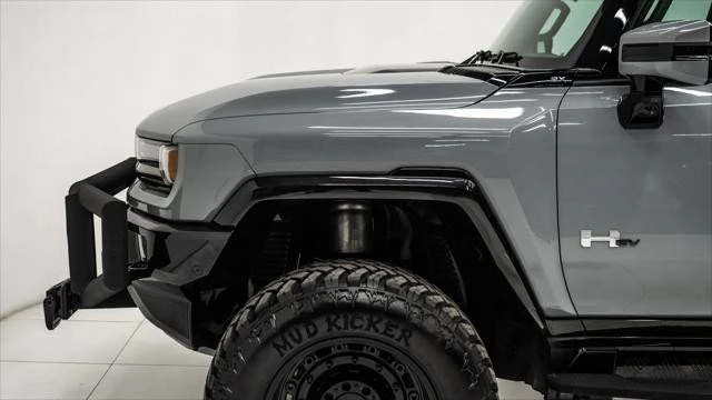 2024 GMC Hummer EV - Image 25 of 31
