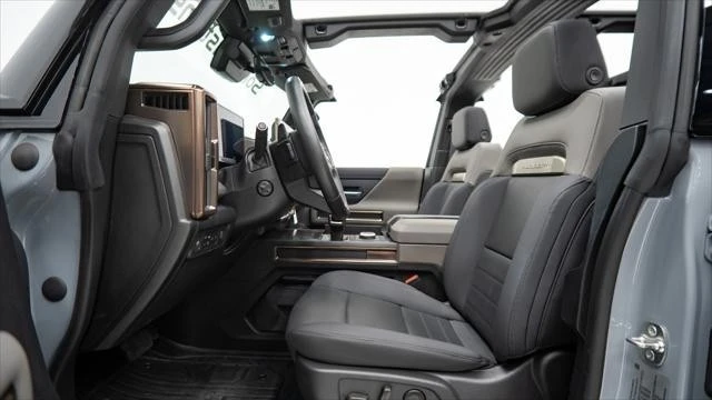 2024 GMC Hummer EV - Image 29 of 31