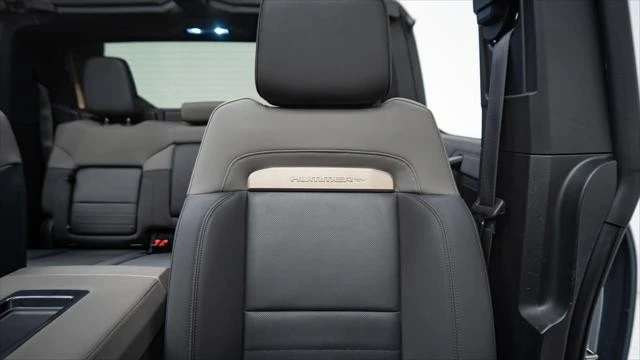 2024 GMC Hummer EV - Image 30 of 31