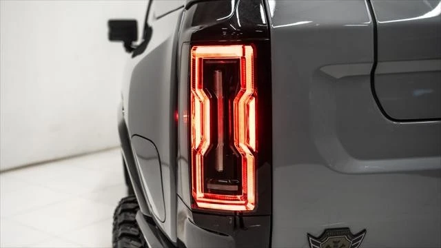 2024 GMC Hummer EV - Image 15 of 31