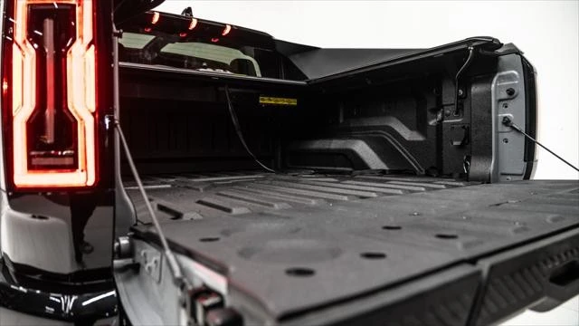 2024 GMC Hummer EV - Image 13 of 31