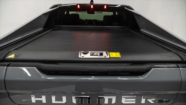 2024 GMC Hummer EV - Image 11 of 31