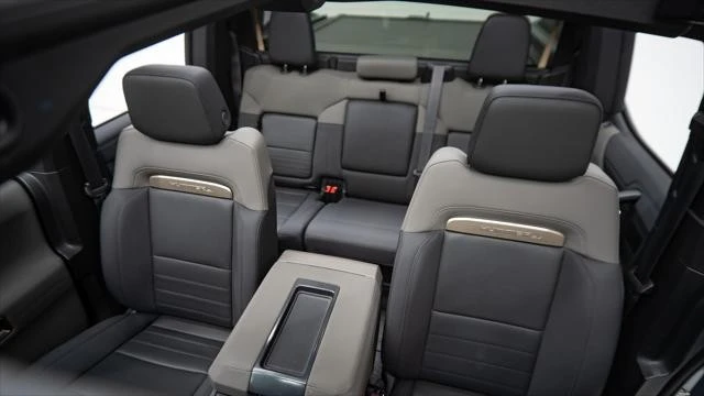 2024 GMC Hummer EV - Image 31 of 31