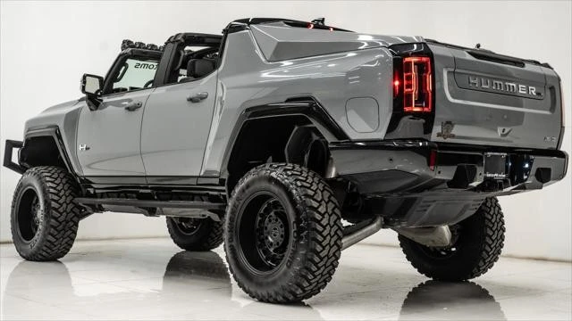 2024 GMC Hummer EV - Image 18 of 31