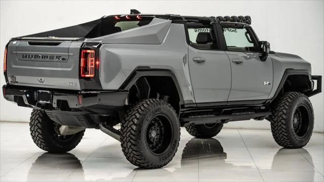 2024 GMC Hummer EV - Image 9 of 31