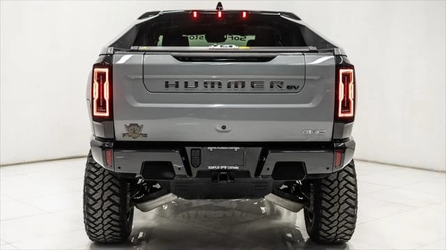 2024 GMC Hummer EV - Image 10 of 31