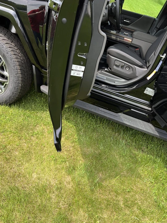 2024 GMC Hummer EV - Image 30 of 31