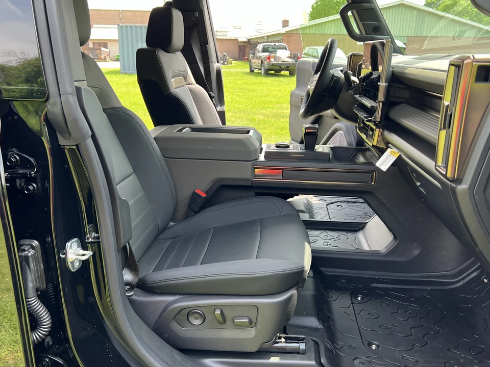 2024 GMC Hummer EV - Image 31 of 31