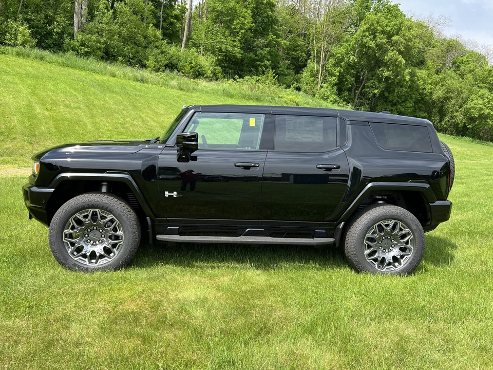 2024 GMC Hummer EV - Image 3 of 31