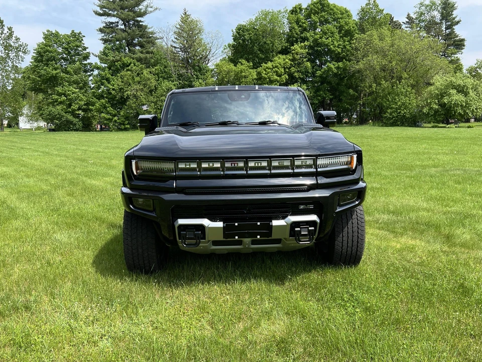 2024 GMC Hummer EV - Image 12 of 31