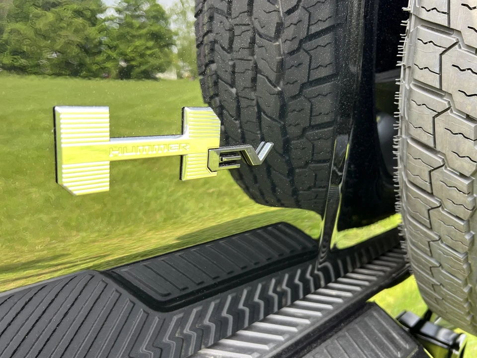 2024 GMC Hummer EV - Image 21 of 31