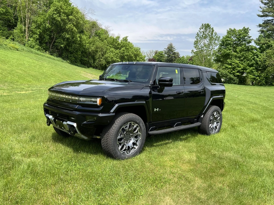 2024 GMC Hummer EV - Image 2 of 31