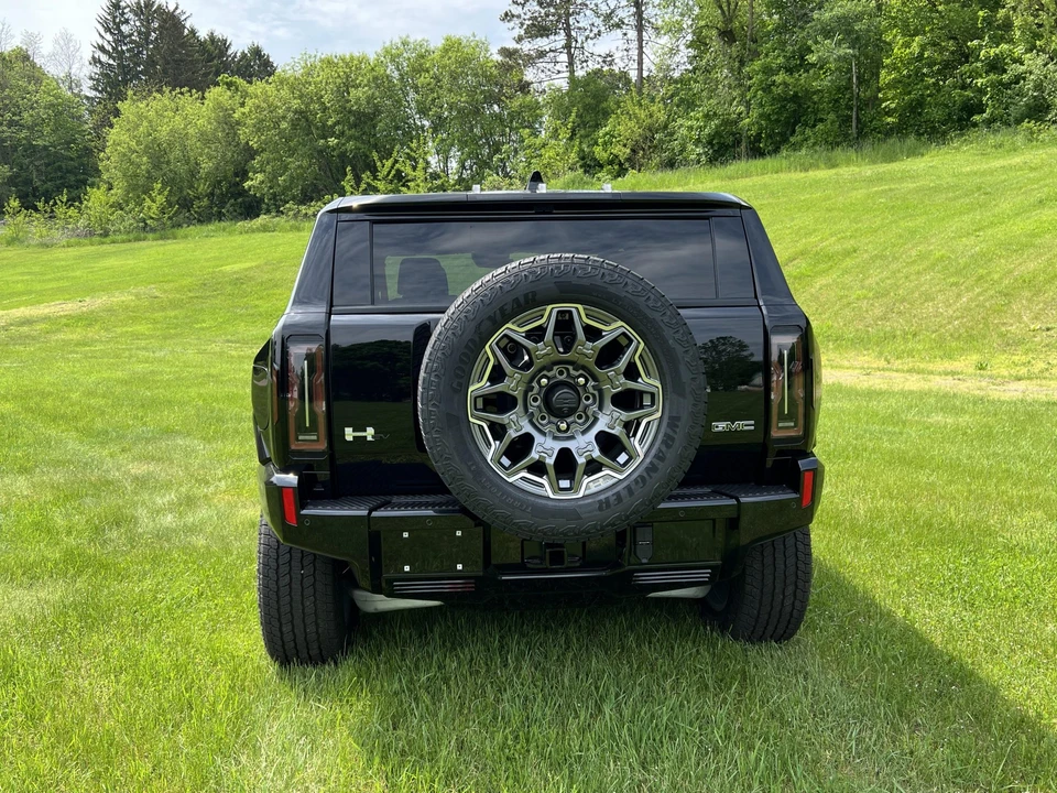 2024 GMC Hummer EV - Image 7 of 31