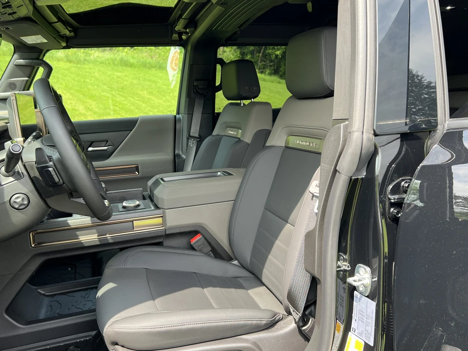 2024 GMC Hummer EV - Image 27 of 31