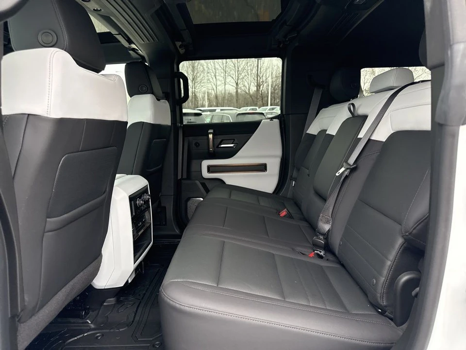 2024 GMC Hummer EV - Image 12 of 21