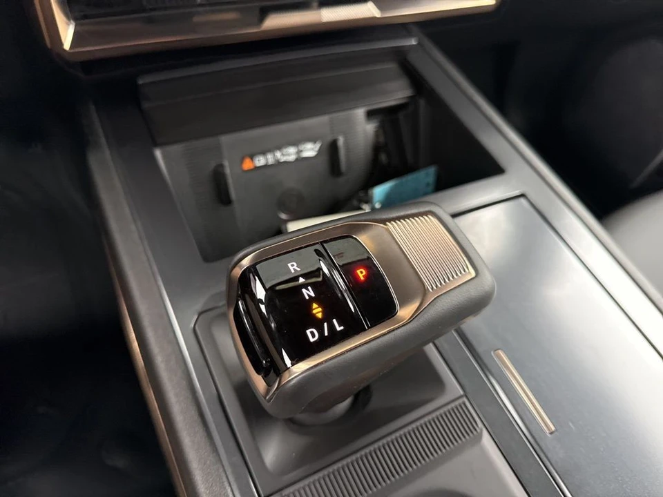 2024 GMC Hummer EV - Image 18 of 21