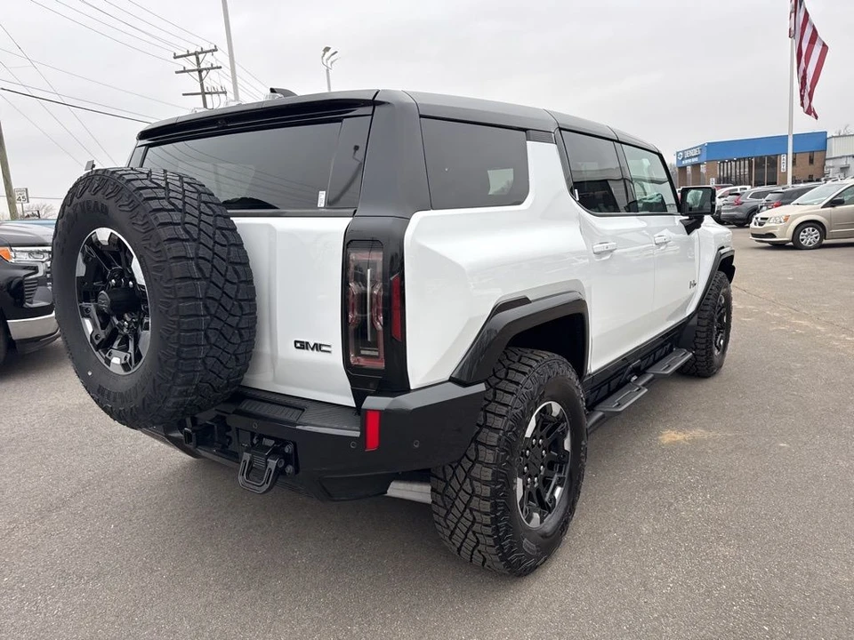 2024 GMC Hummer EV - Image 5 of 12
