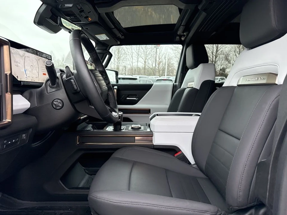 2024 GMC Hummer EV - Image 9 of 12
