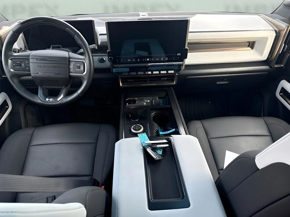 2024 GMC Hummer EV - Image 10 of 15