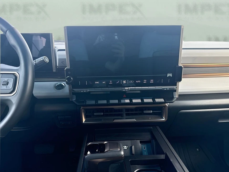 2024 GMC Hummer EV - Image 11 of 15