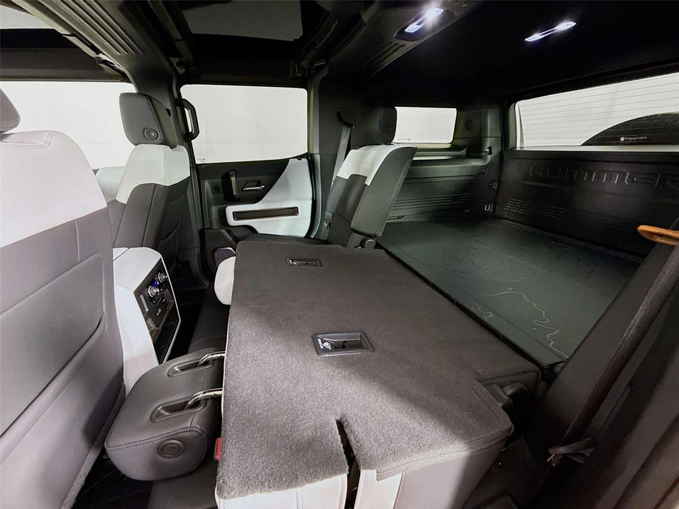 2024 GMC Hummer EV - Image 18 of 21