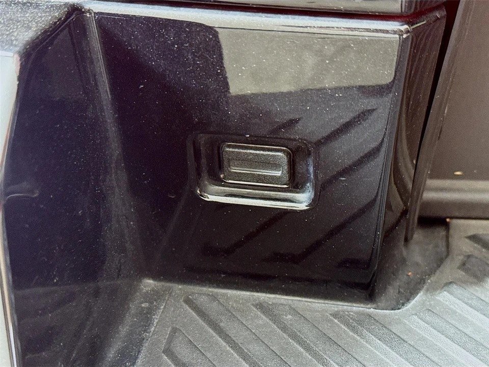 2024 GMC Hummer EV - Image 20 of 21