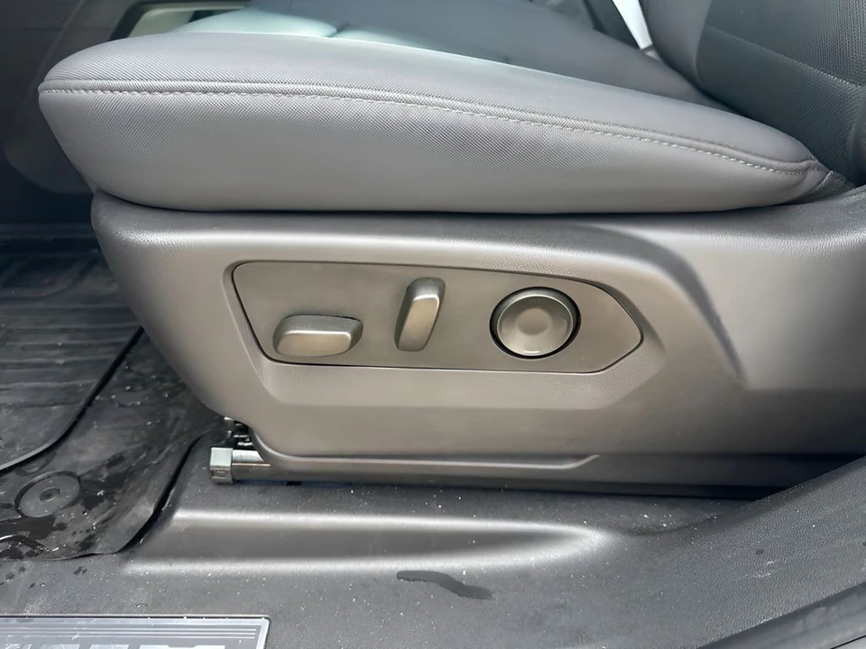 2024 GMC Hummer EV - Image 10 of 15