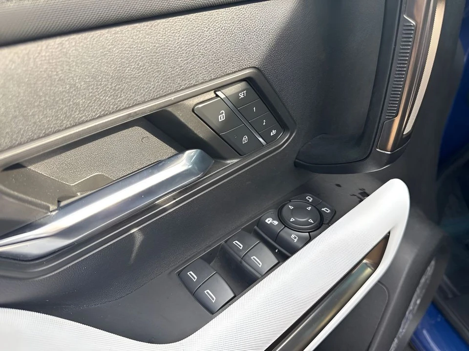 2024 GMC Hummer EV - Image 11 of 15
