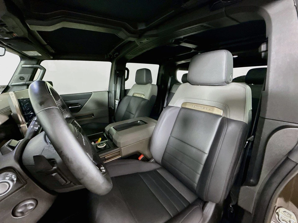 2024 GMC Hummer EV - Image 11 of 30