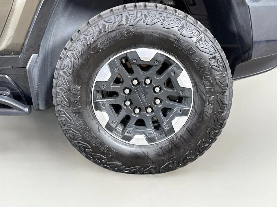 2024 GMC Hummer EV - Image 27 of 30